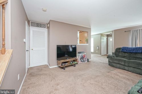 206 Steeplechase Ct, West Deptford NJ  08096-6804 exterior