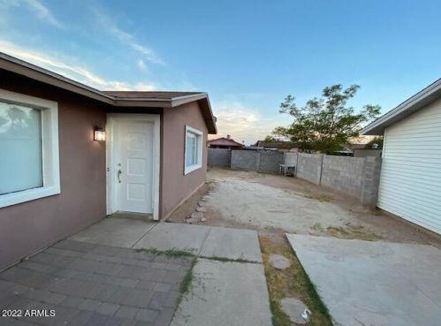 5245 Country Gables Dr, Glendale AZ  85306-3921 exterior