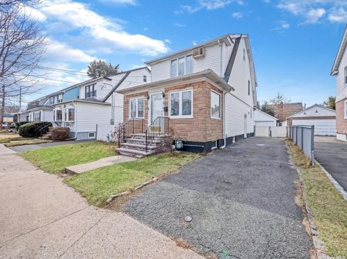 35 16th St, New Hyde Park, NY 11040-4914