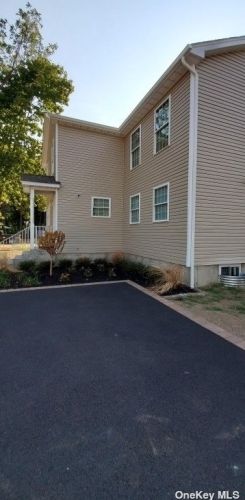 1659 Straight Path, Wheatley Heights NY  11798-1903 exterior