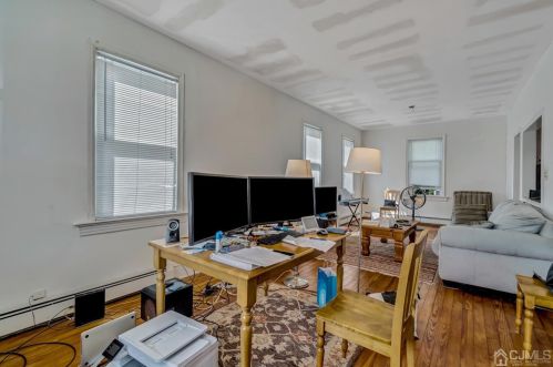 30 Freeman St, Woodbridge NJ  07095-3423 exterior