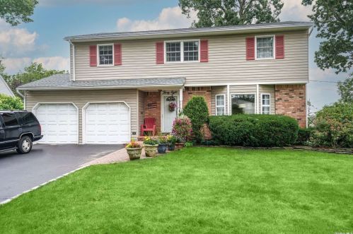 38 Morris Ave, West Islip, NY 11795-1742