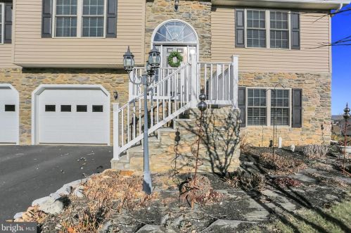 5 Raven Way, Lees Cross Roads, PA 17257-8257