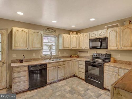 18 Cottontail Dr, Eshcol, PA 17062-8794