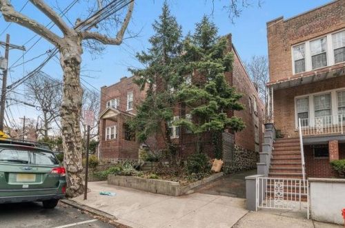 654 Boulevard, Union City, NJ 07086-6811