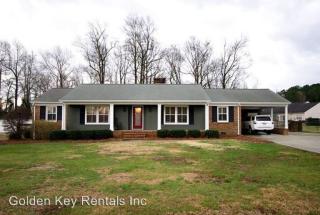 214 Pinewood Dr, Goldsboro NC  27534-3354 exterior