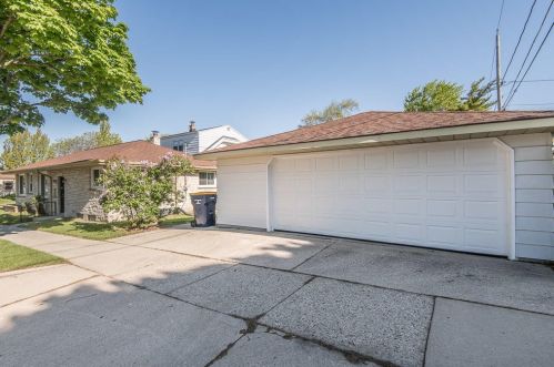 2376 77 St, Milwaukee WI 53219-2765 exterior