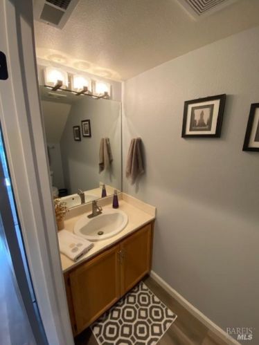 608 Laurel Grove Cir, Santa Rosa, CA 95407-5496