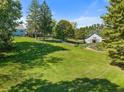 2208 Henry Rd, Sewickley, PA 15143-9176