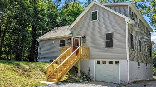 7 Phillips Rd, Poughkeepsie, NY 12603-2908