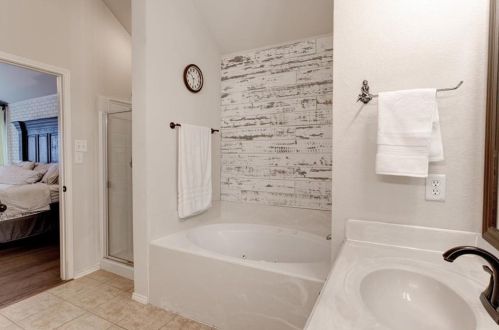 9020 Wheatfield Trl, Fort Worth TX  76179-8154 exterior