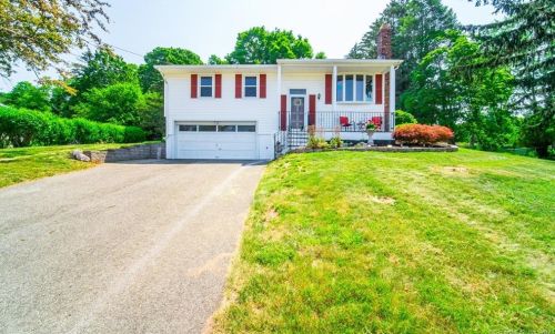 253 Oak Ridge Dr, Middletown CT  06457-1919 exterior