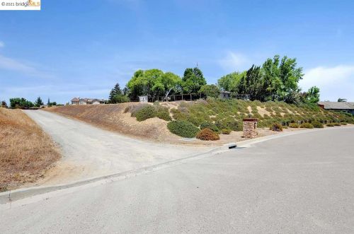 486 Quail Glen Dr, Oakley CA  94561-3942 exterior
