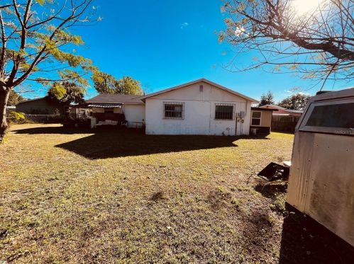 2471 Princess Carol Ct, Orlando FL  32807-8523 exterior