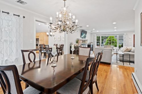 96 Vanderbilt Blvd, Oakdale NY  11769-2033 exterior