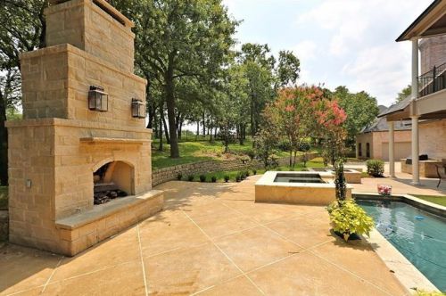 4700 Tour 18 Dr, Lewisville TX  75022-6450 exterior