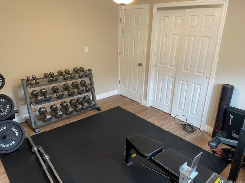 1 Parkside Dr, Airmont NY  10901-7601 exterior