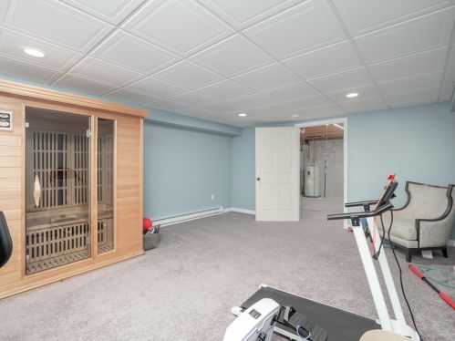 17 Atherton Ln, Amherst NH  03031-3064 exterior