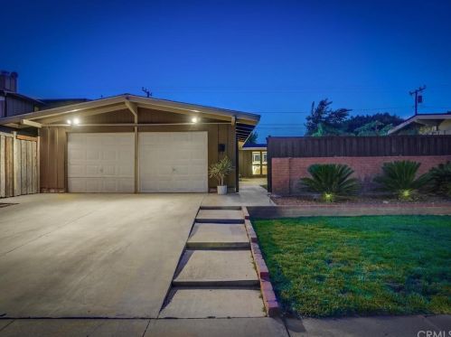 3043 Karen Ave, Long Beach, CA 90808-4302