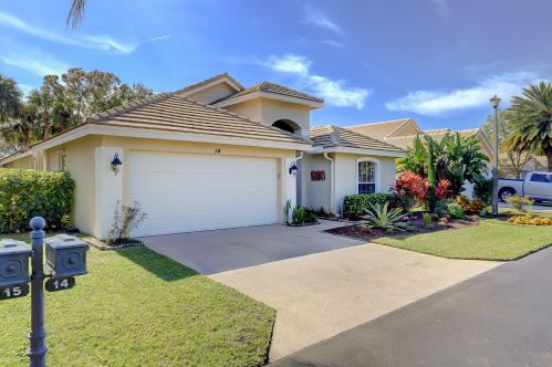 14 Lawrence Lake Dr, Boynton Beach, FL 33436-2020