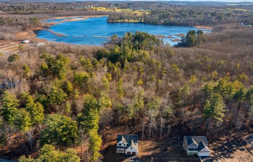 213 Lawrence Rd, Salem, NH 03079-4389