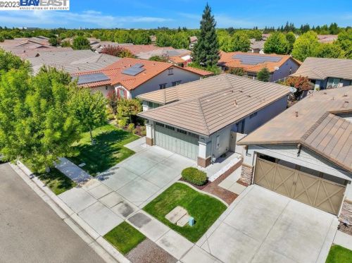 1549 Maple Valley St, Manteca CA 95336-5127 exterior