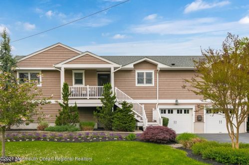 27 Avenue Of Two Rivers, Locust NJ  07760-1701 exterior