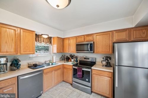 3080 Harbour Dr, Palmyra NJ 08065-2219 exterior