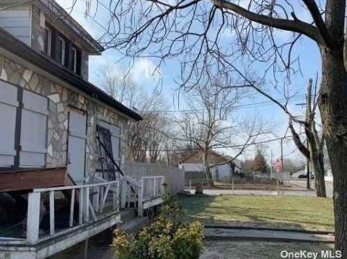 100 Smith St, Central Islip, NY 11722-4130