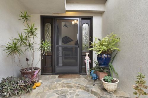 2231 Victoria Ave, Oxnard CA  93035-2930 exterior