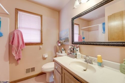 500 Lord St, Avenel NJ  07001-1250 exterior