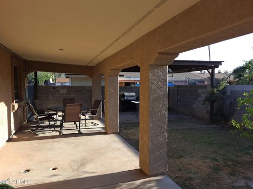 2004 61 St, Phoenix AZ 85033-1714 exterior