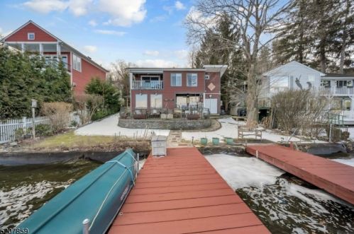 16 Maple Pkwy, Sparta NJ  07871-2011 exterior