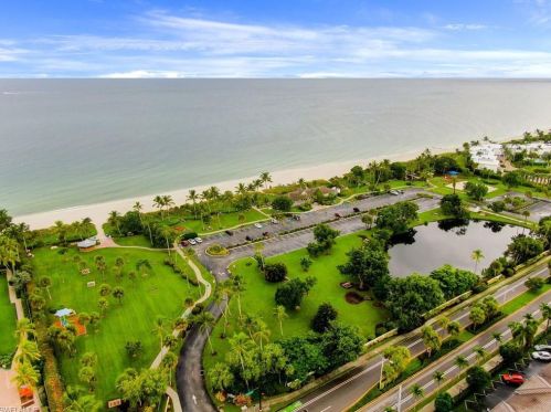 1340 Crayton Rd, Naples FL  34102-5361 exterior