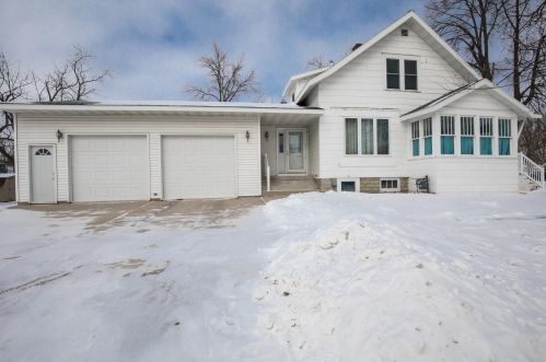 724 6th St, Willmar, MN 56201-4631