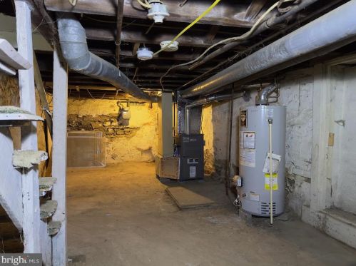 565 Pershing Ave, Lancaster PA  17602-4369 exterior