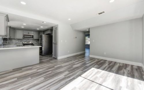 9262 Mapleview Way, Elk Grove CA  95758-5007 exterior