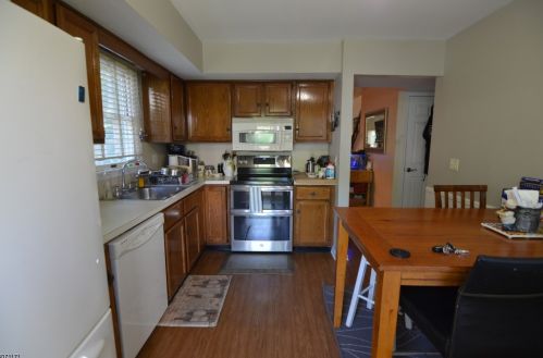 28 Eton Ct, Bedminster NJ  07921-1603 exterior