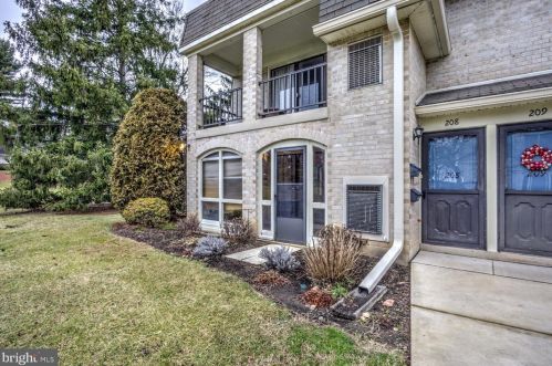 208 Valleybrook Dr, Lancaster, PA 17601-4618