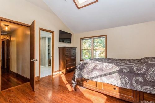 391 Kings Hwy, Valley Cottage NY 10989-1527 exterior