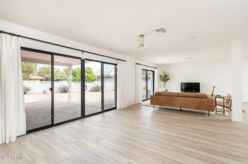 9052 29th St, Phoenix AZ  85028-5302 exterior