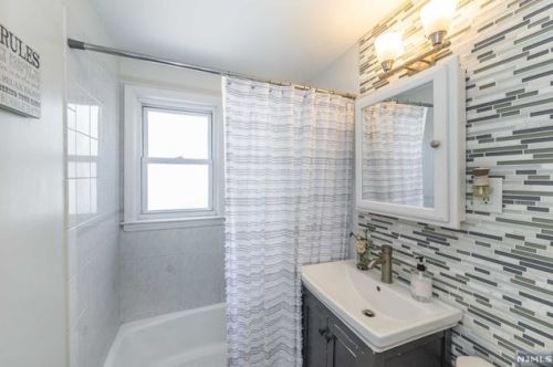 129 Philip Ave, Elmwood Park NJ  07407-2136 exterior