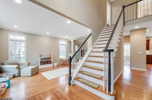 31 Castle Ct, Dover NJ  07869-2024 exterior
