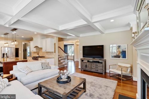 8 Fallbrook Ln, Glen Mills, PA 19342-1678