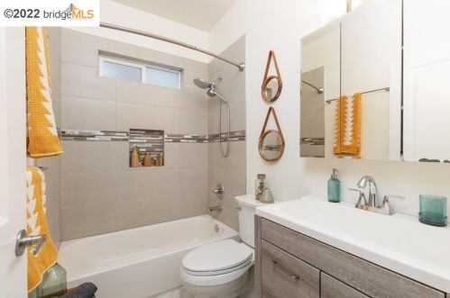 534 25th St, Oakland CA  94606-4145 exterior