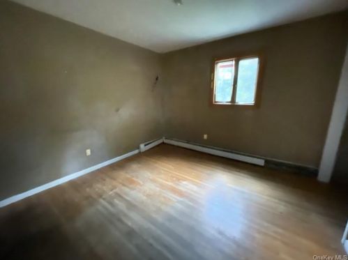 3821 Gomer St, Yorktown Hgts NY  10598-1724 exterior