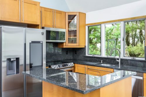 51 Sycamore Rd, San Remo NY  11754-2341 exterior