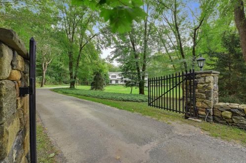 112 Succabone Rd, Bedford Hills, NY 10507-2221