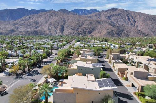 915 Oceo Cir, Palm Springs CA  92264-0330 exterior