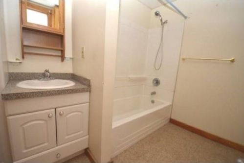 12 Quincy St, Nashua NH  03060-3417 exterior